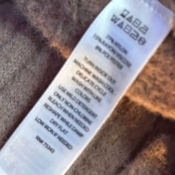 London Kaye Women's Tortoise Shell Button-Up Sweater - Carmel Cream - Medium - Picture 6 of 7